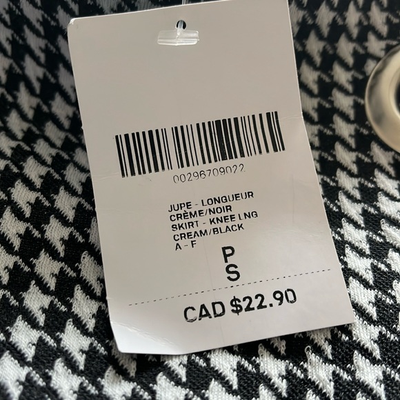 Forever 21 houndstooth skirt with faux wrap front  slit NWT - Picture 8 of 8